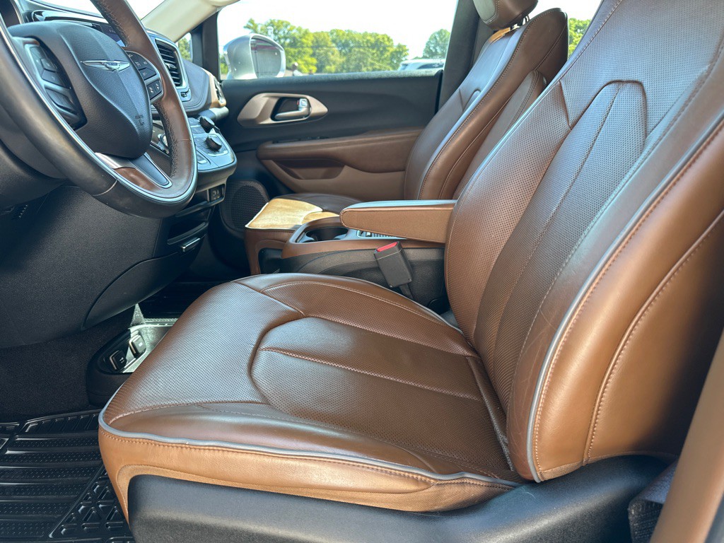 2017 Chrysler Pacifica Image 2