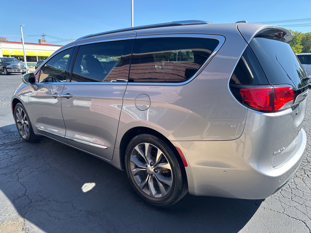 2017 Chrysler Pacifica Image 3