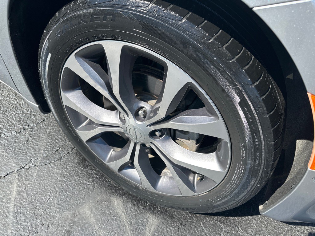2017 Chrysler Pacifica Image 7