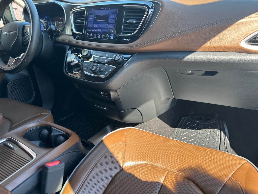 2017 Chrysler Pacifica Image 8