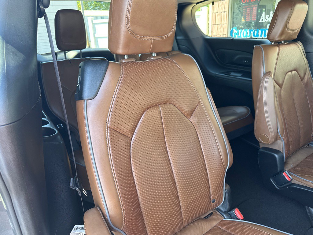 2017 Chrysler Pacifica Image 15