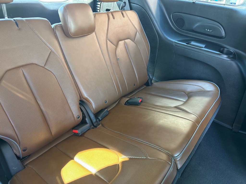 2017 Chrysler Pacifica Image 16
