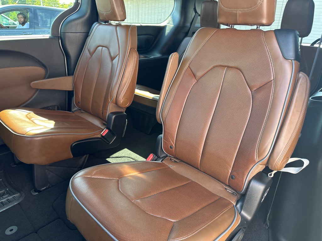 2017 Chrysler Pacifica Image 18