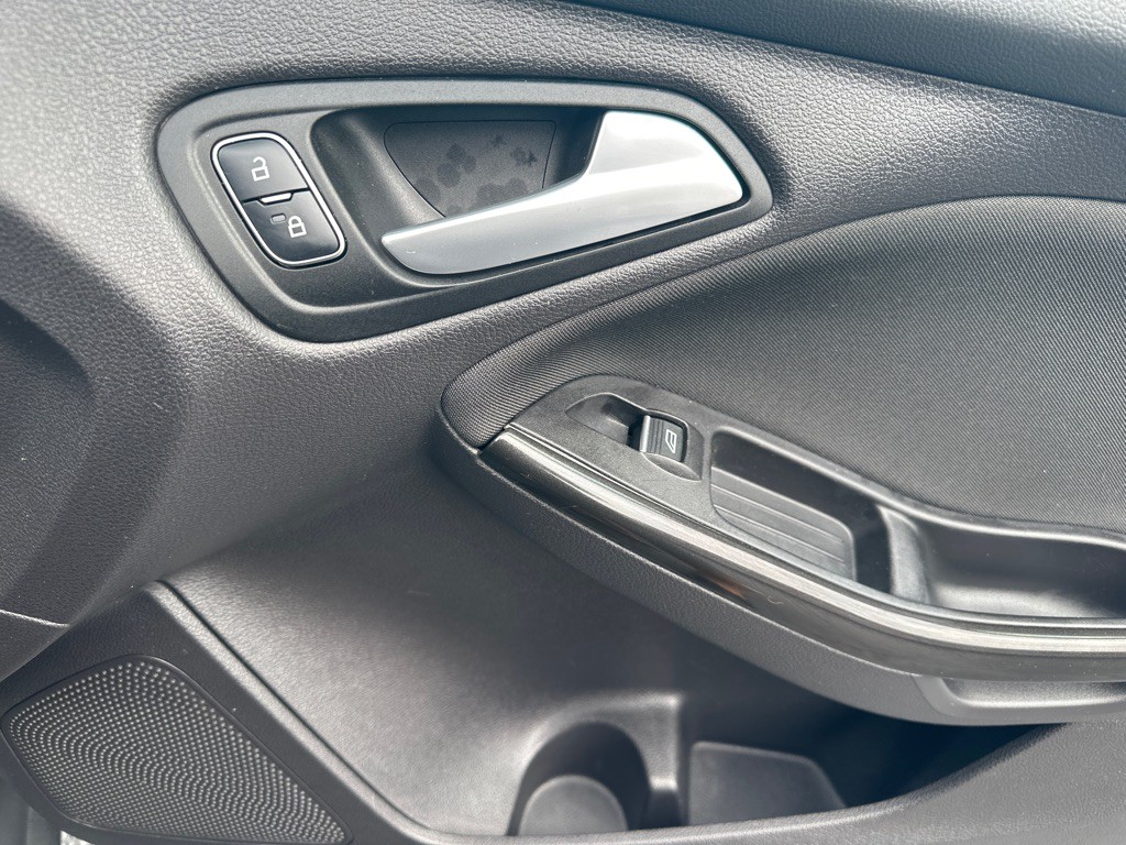 2015 Ford Focus Image 12