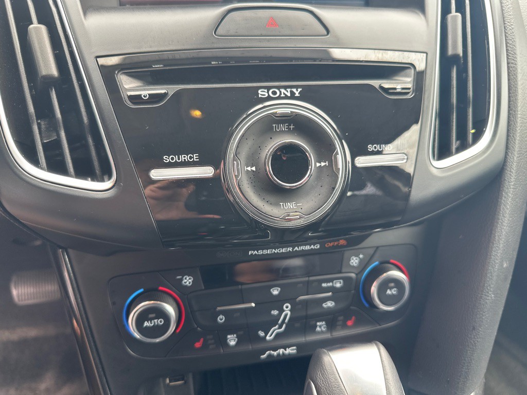 2015 Ford Focus Image 24