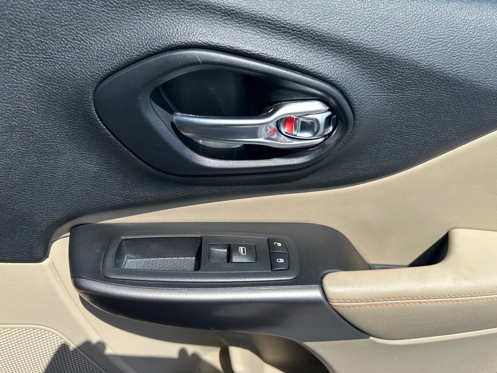 2019 Jeep Cherokee Image 11