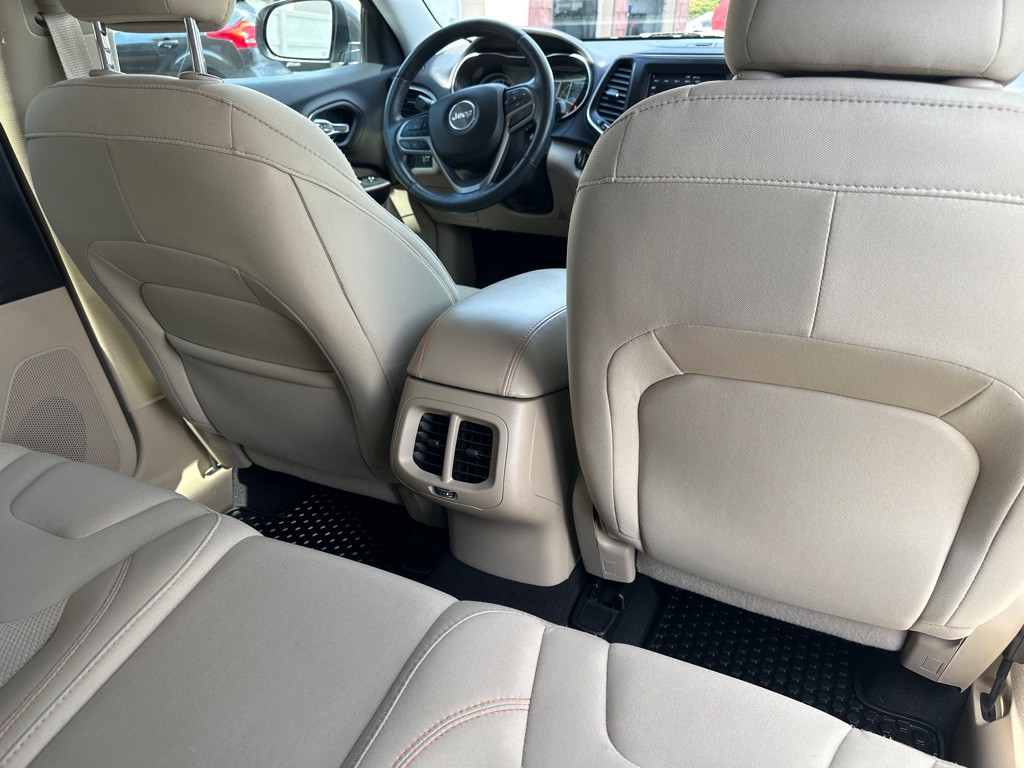 2019 Jeep Cherokee Image 12