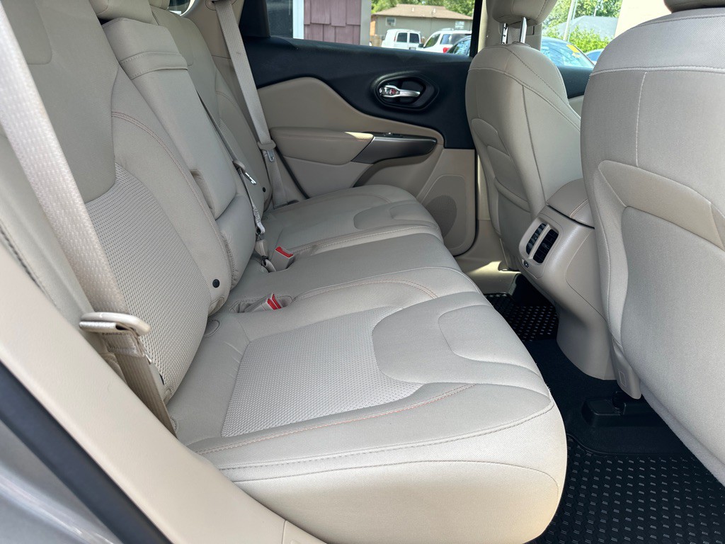 2019 Jeep Cherokee Image 13