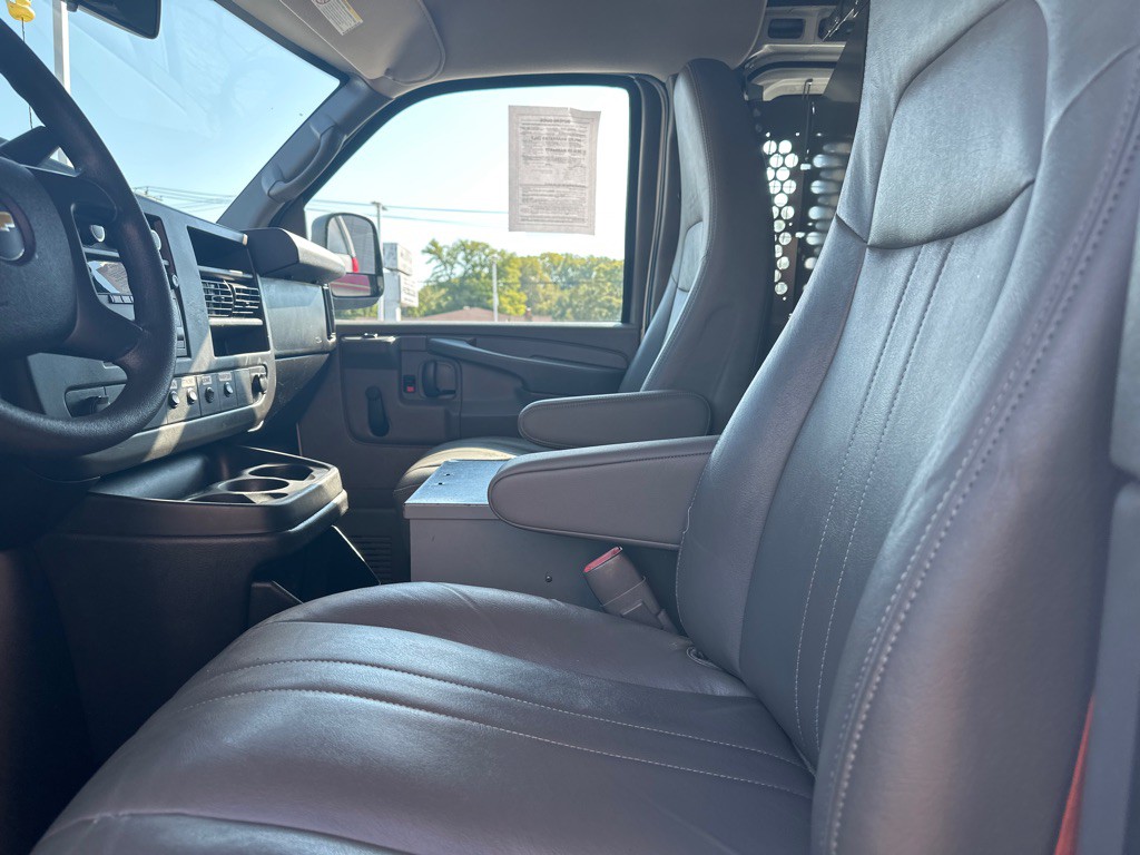 2013 Chevrolet Express Image 2