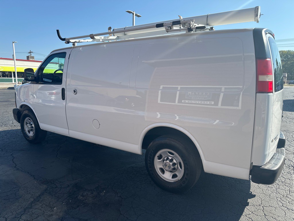 2013 Chevrolet Express Image 3