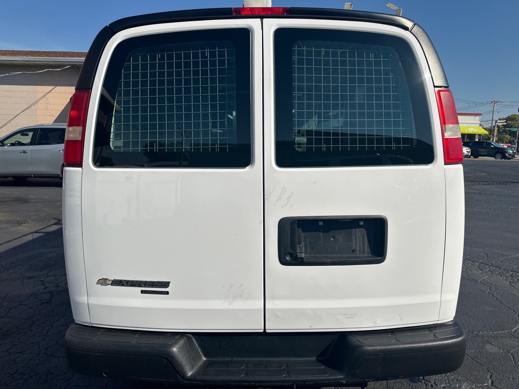 2013 Chevrolet Express Image 4