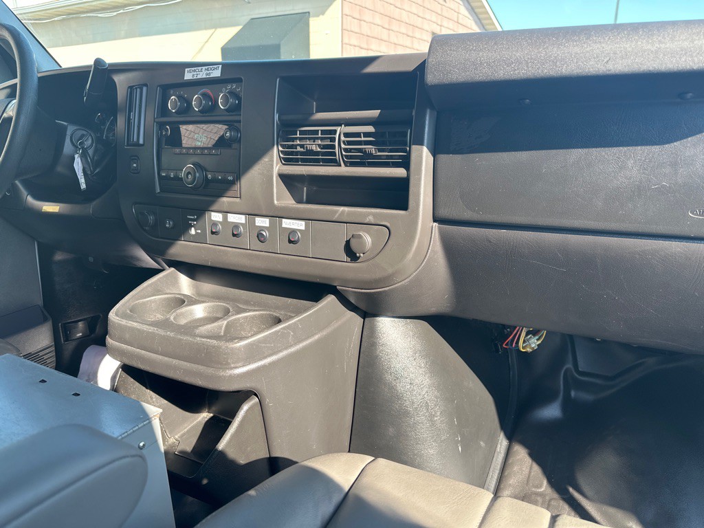 2013 Chevrolet Express Image 8