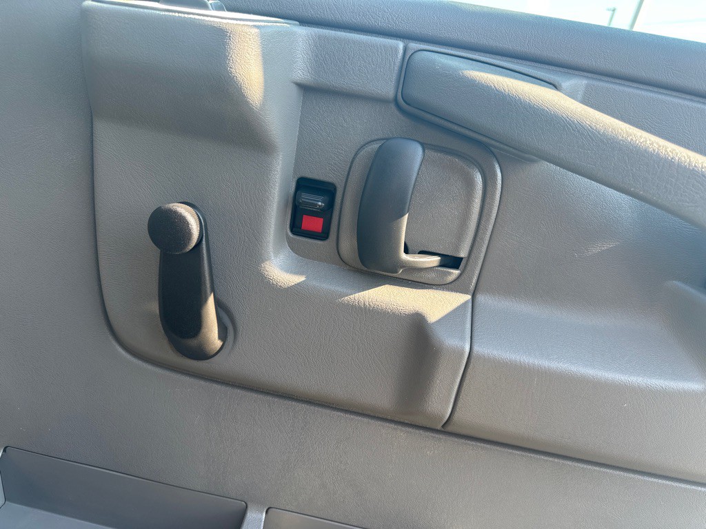 2013 Chevrolet Express Image 11