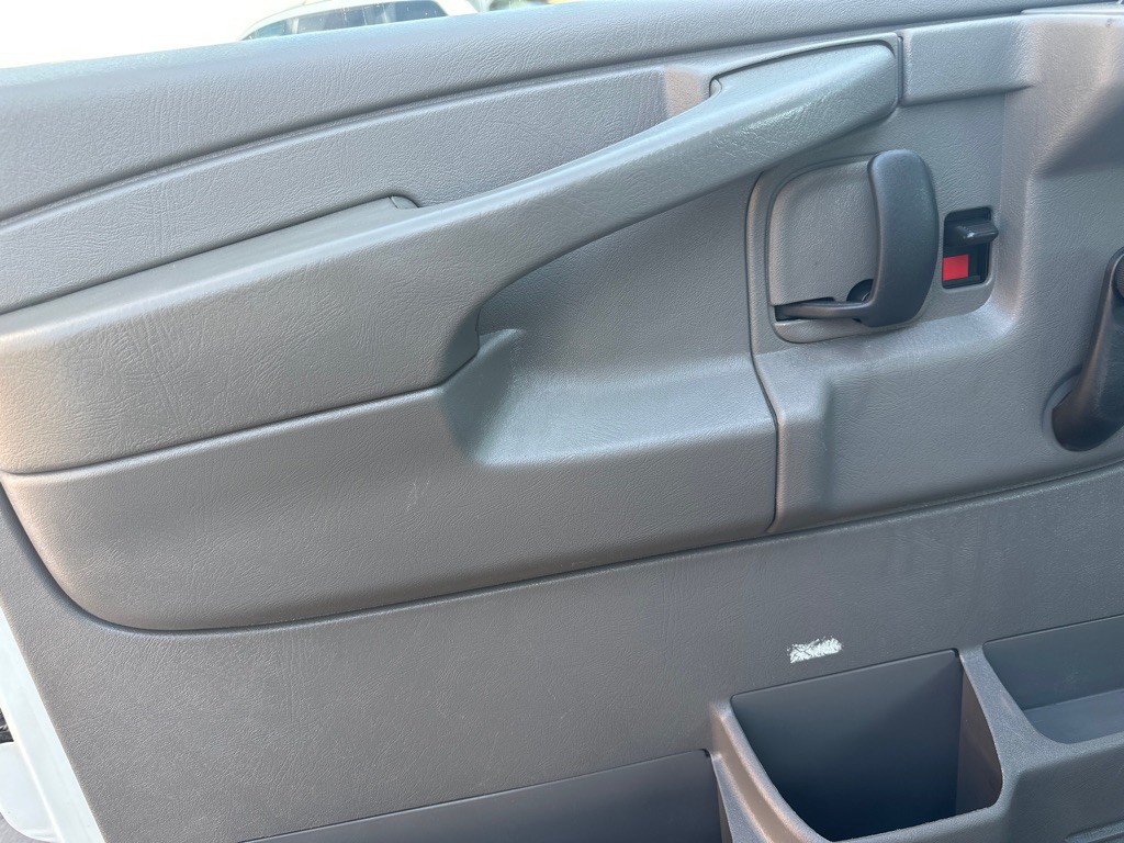 2013 Chevrolet Express Image 19
