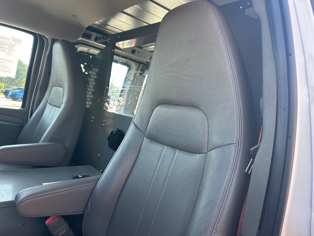 2013 Chevrolet Express Image 20