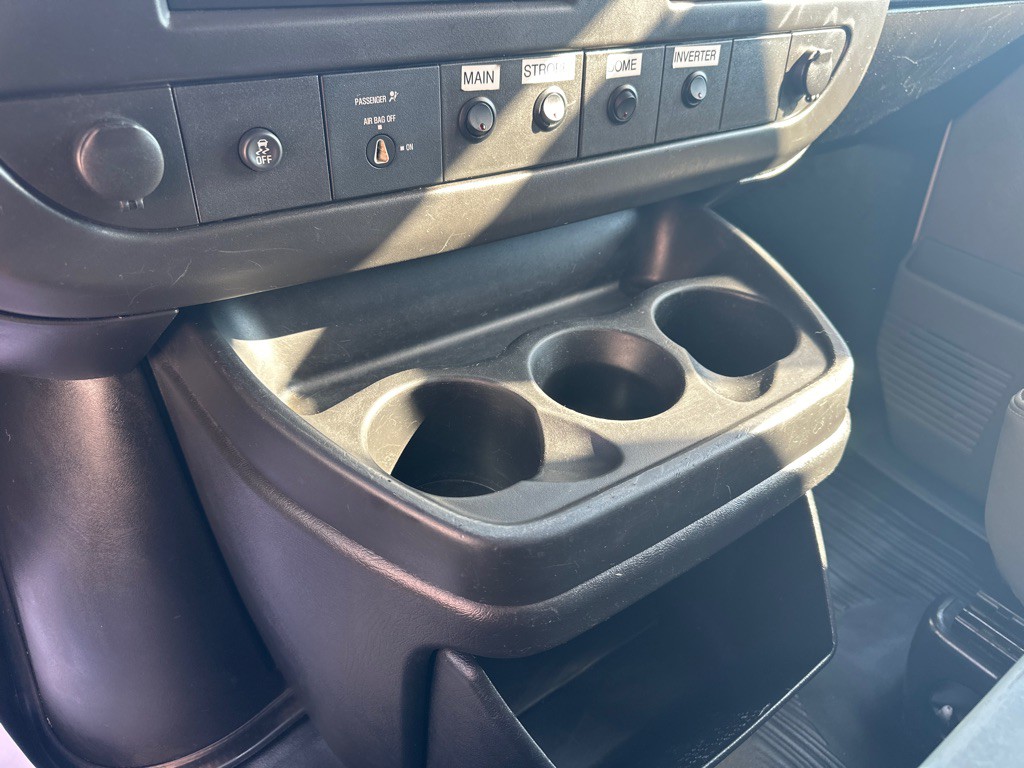 2013 Chevrolet Express Image 21