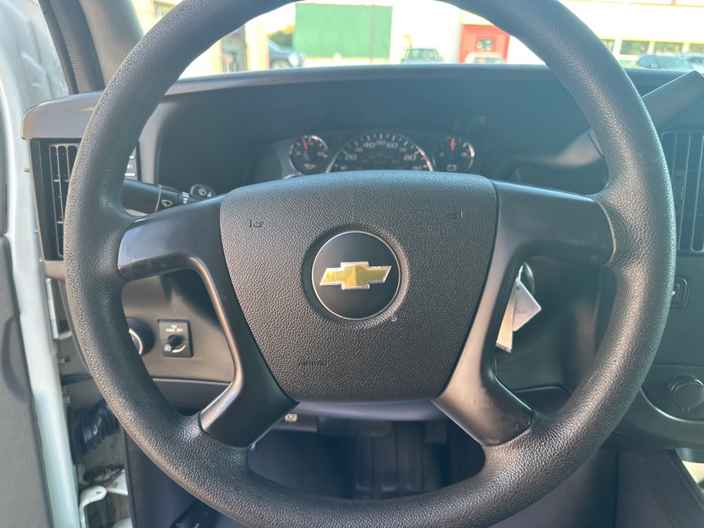 2013 Chevrolet Express Image 24