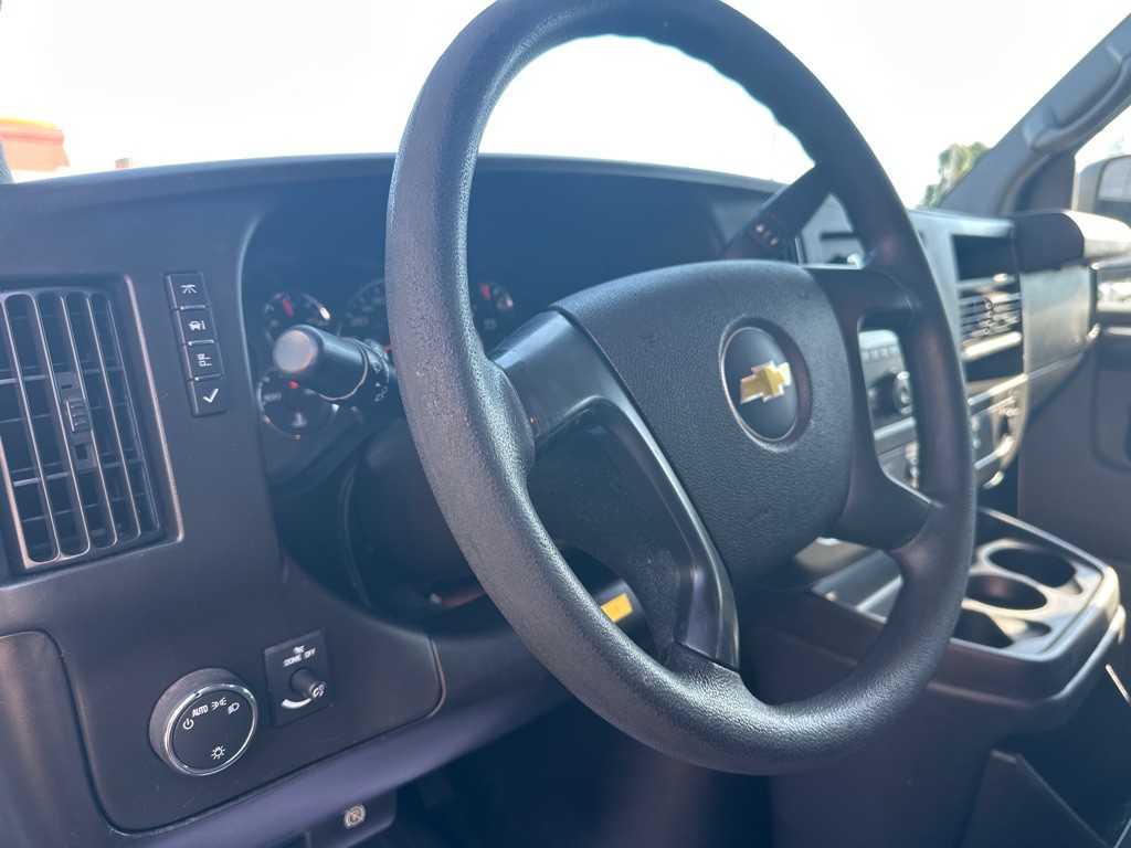 2013 Chevrolet Express Image 25