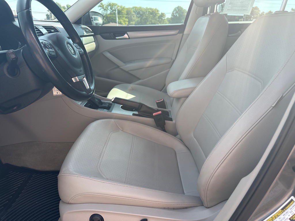2014 Volkswagen Passat Image 2