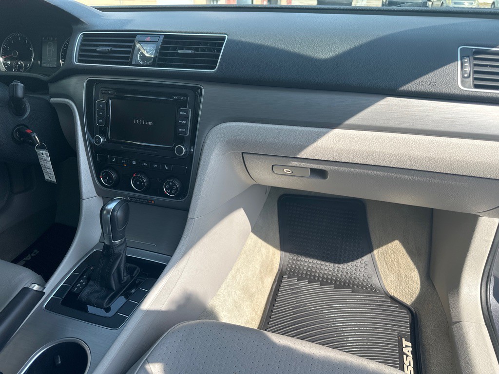 2014 Volkswagen Passat Image 8