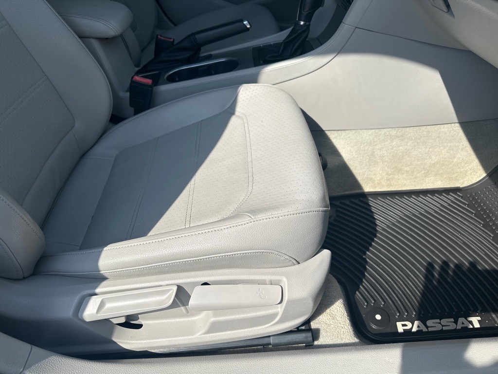 2014 Volkswagen Passat Image 10