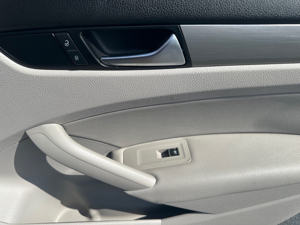 2014 Volkswagen Passat Image 11
