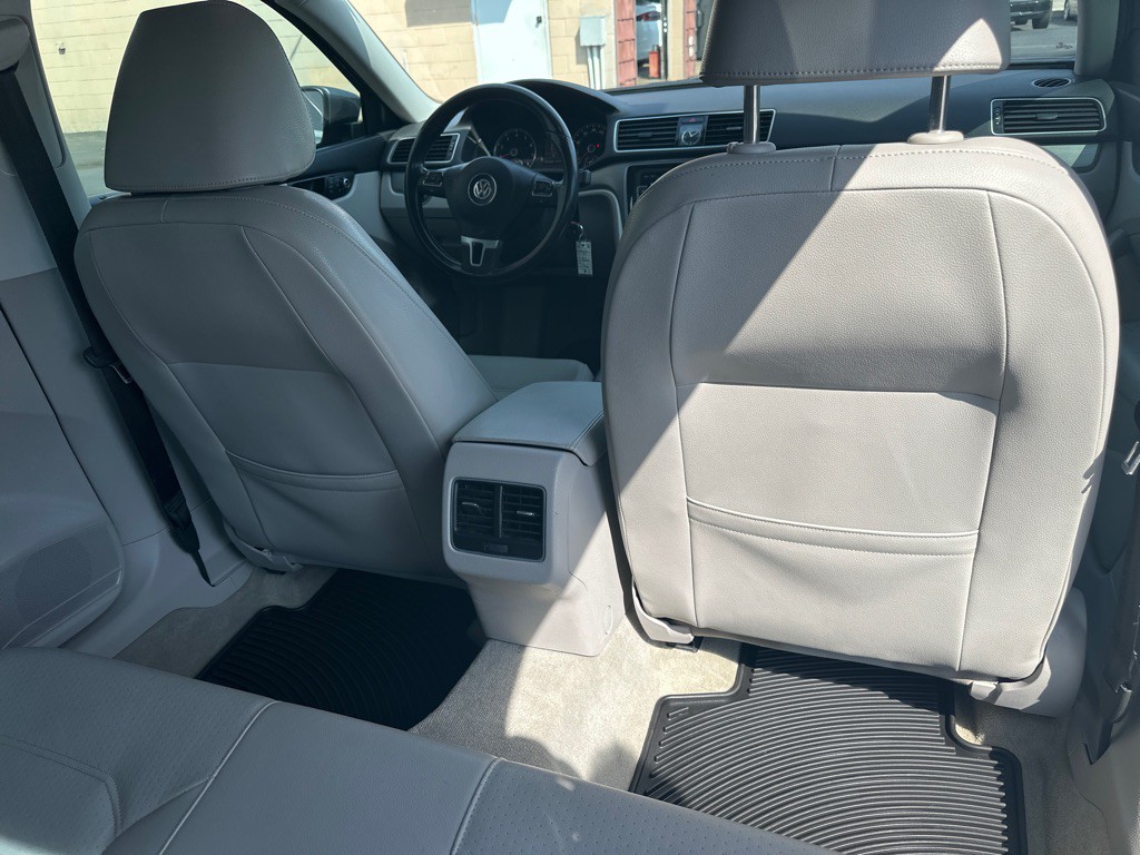 2014 Volkswagen Passat Image 12