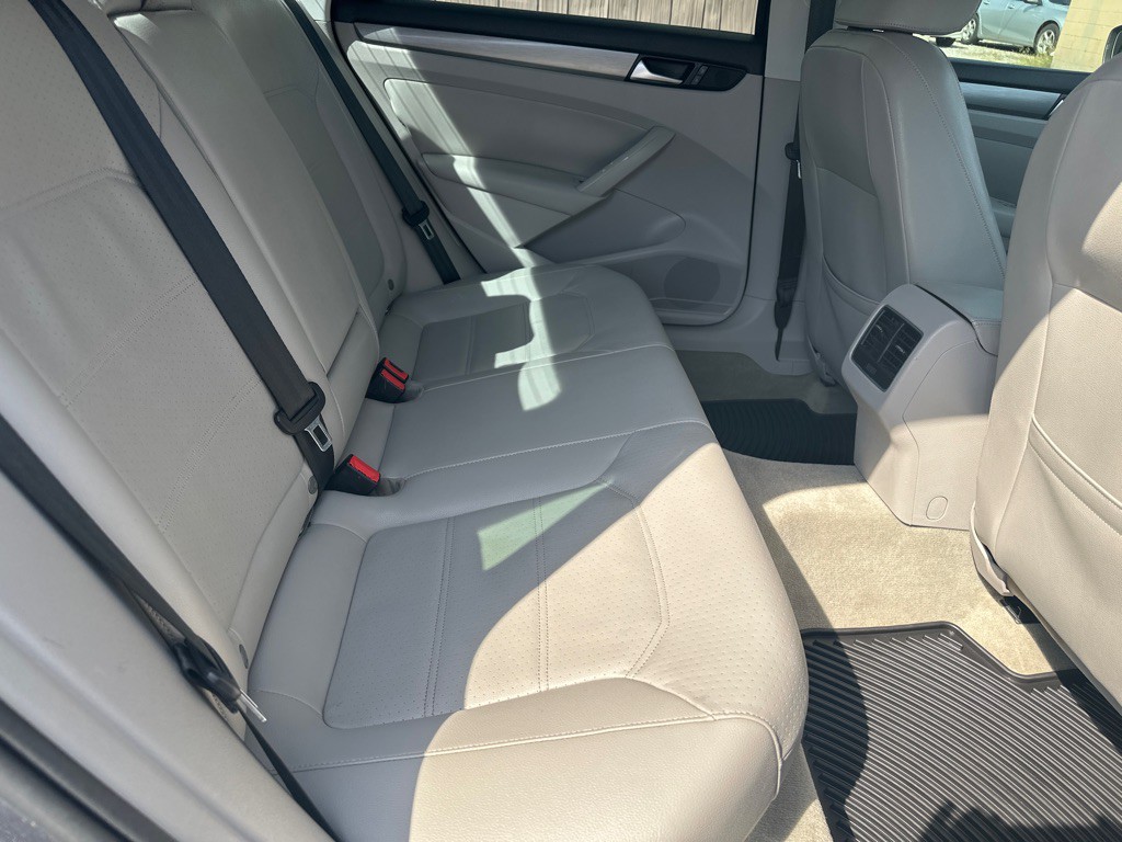 2014 Volkswagen Passat Image 13