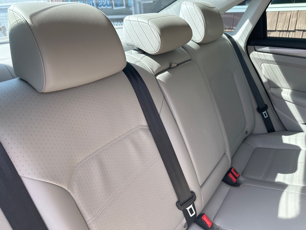 2014 Volkswagen Passat Image 14