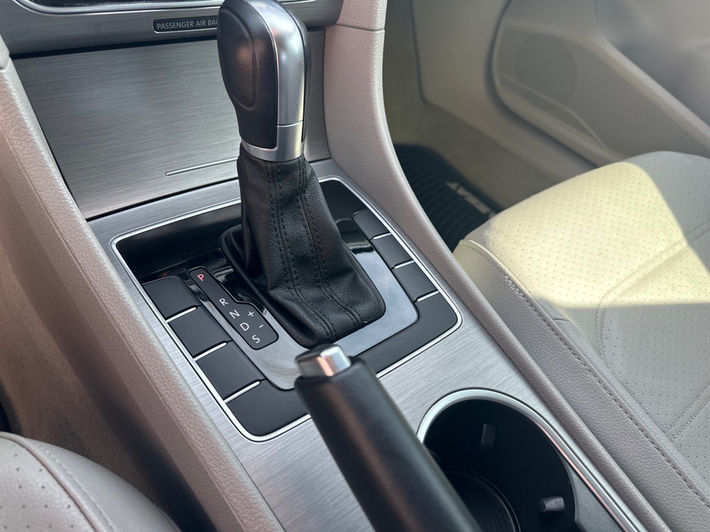 2014 Volkswagen Passat Image 20