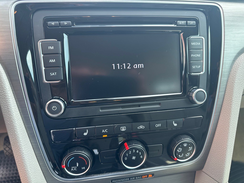 2014 Volkswagen Passat Image 21