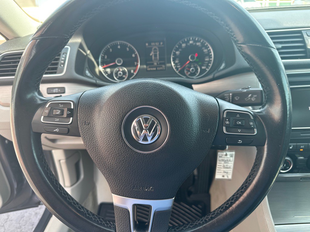 2014 Volkswagen Passat Image 22