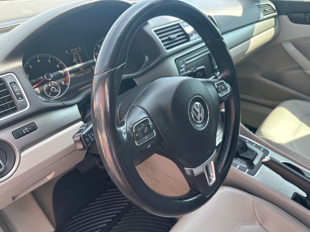2014 Volkswagen Passat Image 23