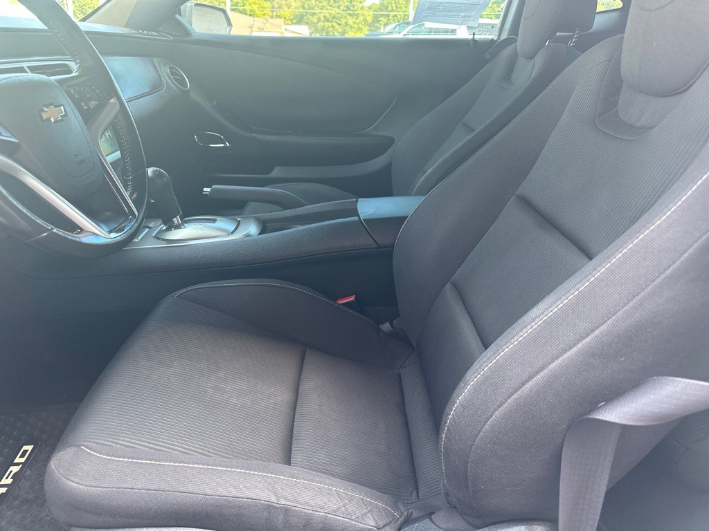 2015 Chevrolet Camaro Image 2