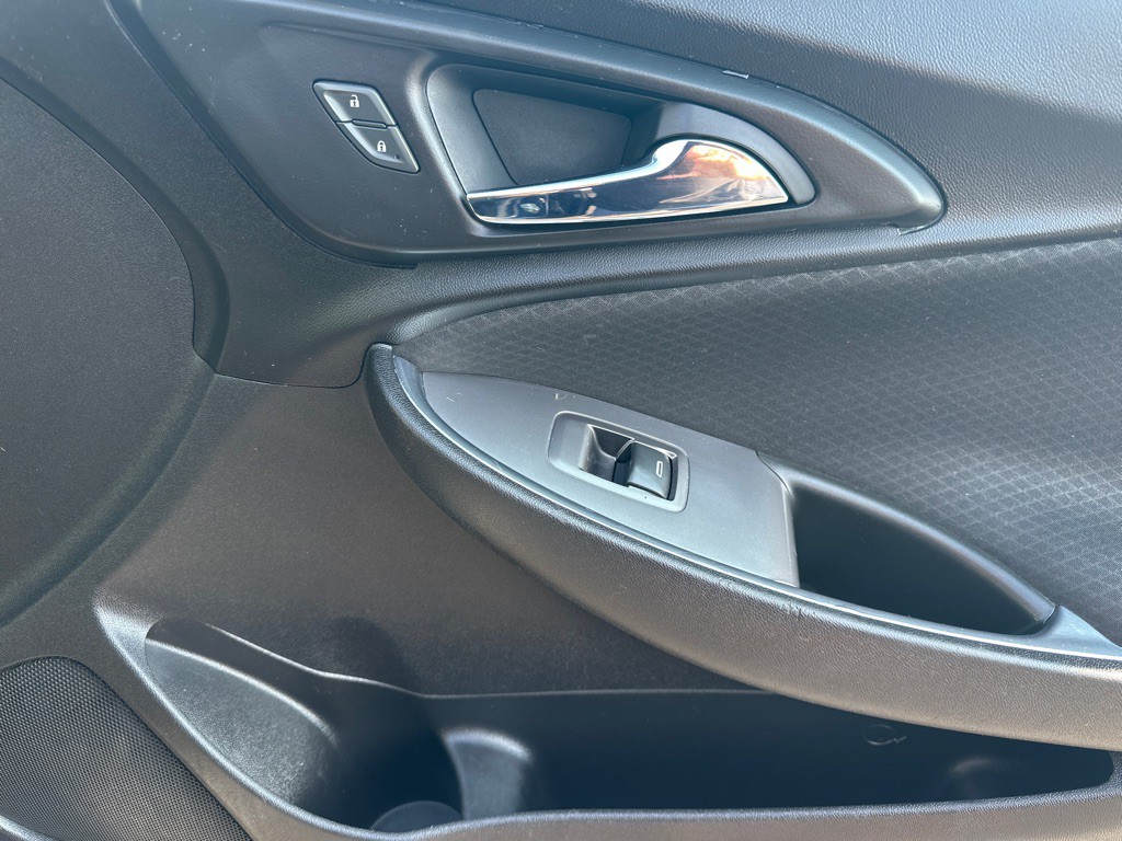 2018 Chevrolet Malibu Image 12