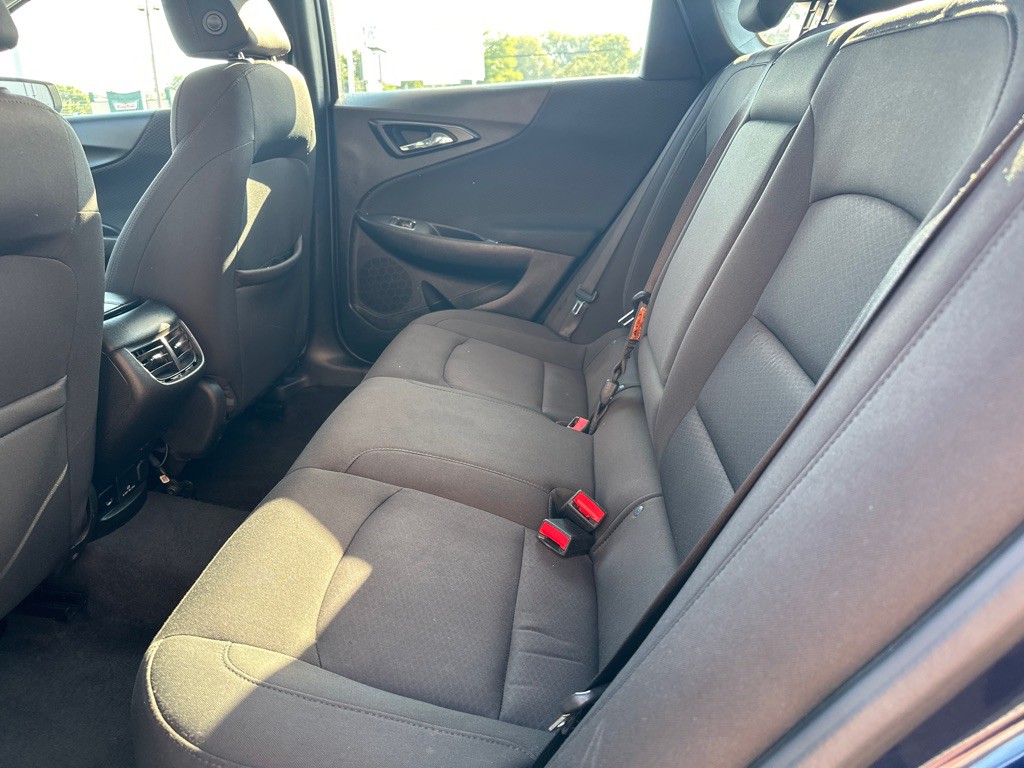 2018 Chevrolet Malibu Image 16