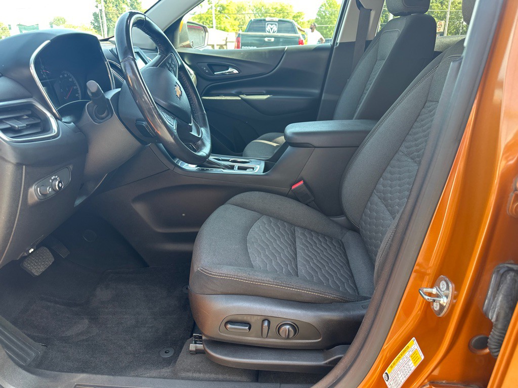 2018 Chevrolet Equinox Image 2