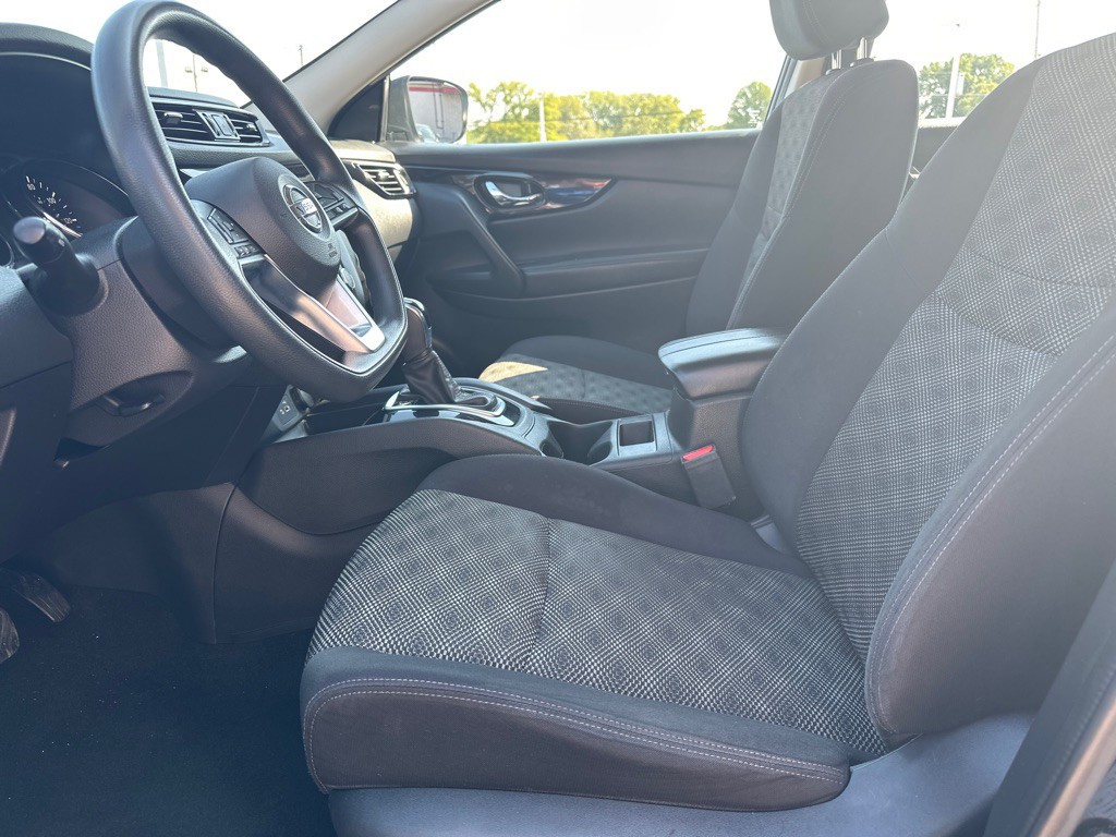 2019 Nissan Rogue Image 2