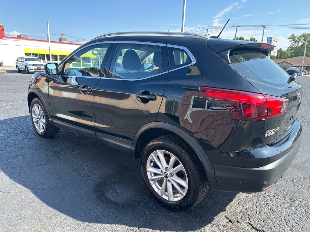 2019 Nissan Rogue Image 3