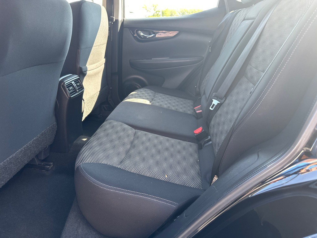 2019 Nissan Rogue Image 16