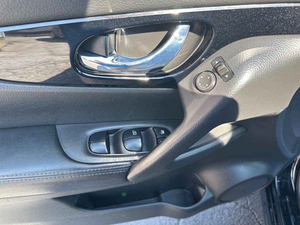 2019 Nissan Rogue Image 17
