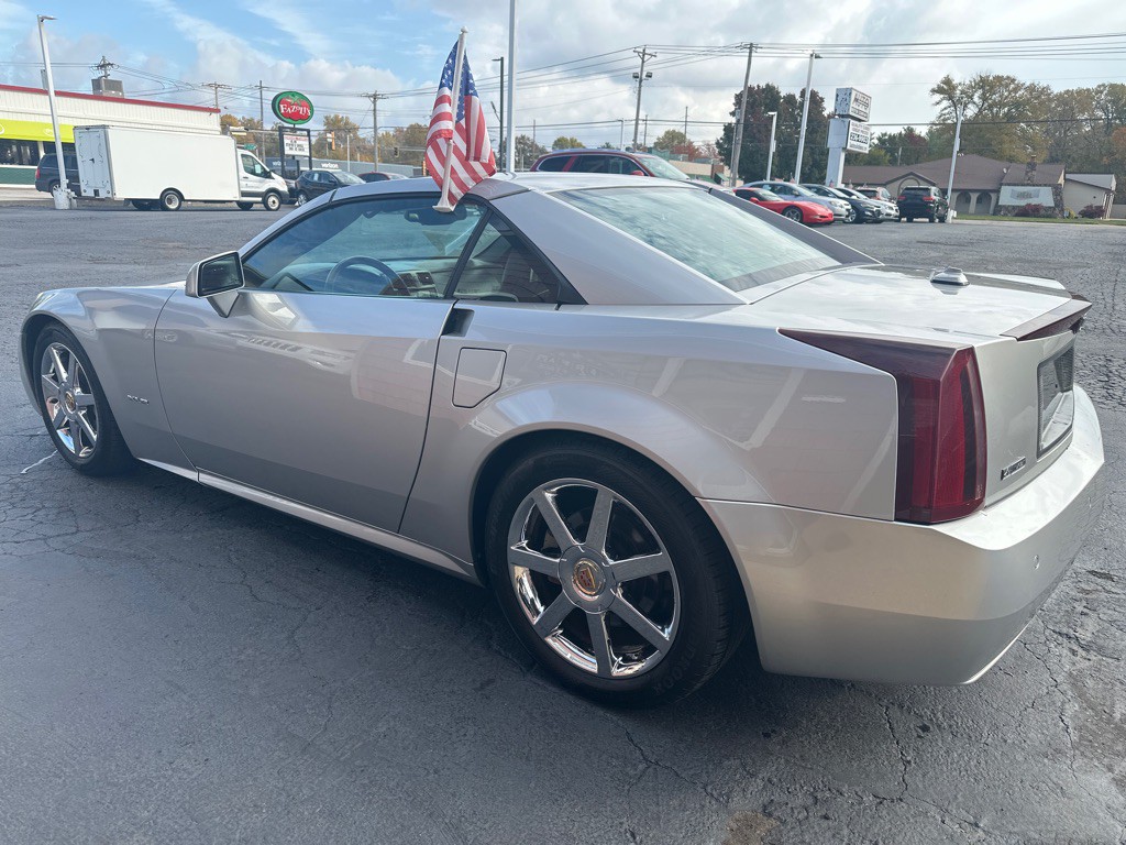 2004 Cadillac XLR Image 3