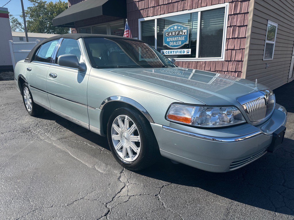 2007 Lincoln Town Car Image 1