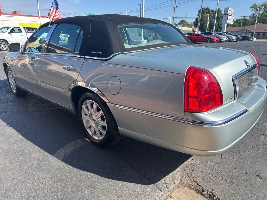 2007 Lincoln Town Car Image 3