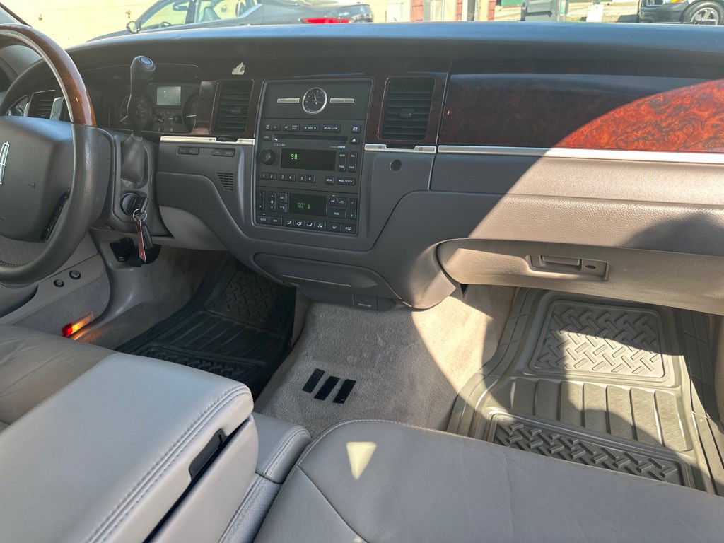 2007 Lincoln Town Car Image 7