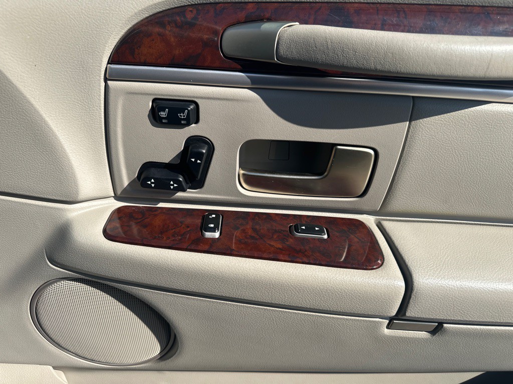 2007 Lincoln Town Car Image 10
