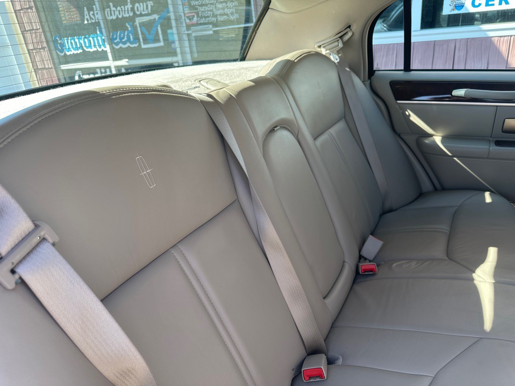 2007 Lincoln Town Car Image 14