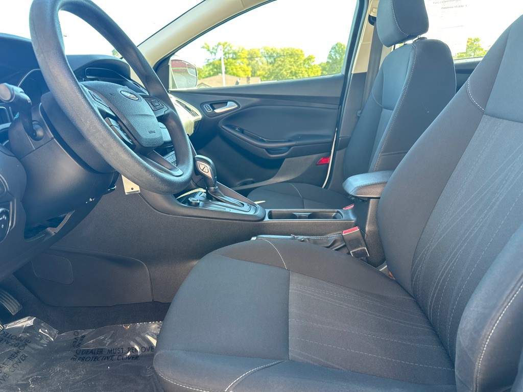 2016 Ford Focus Image 2