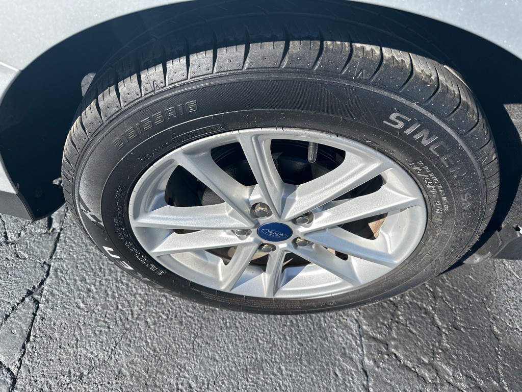 2016 Ford Focus Image 6