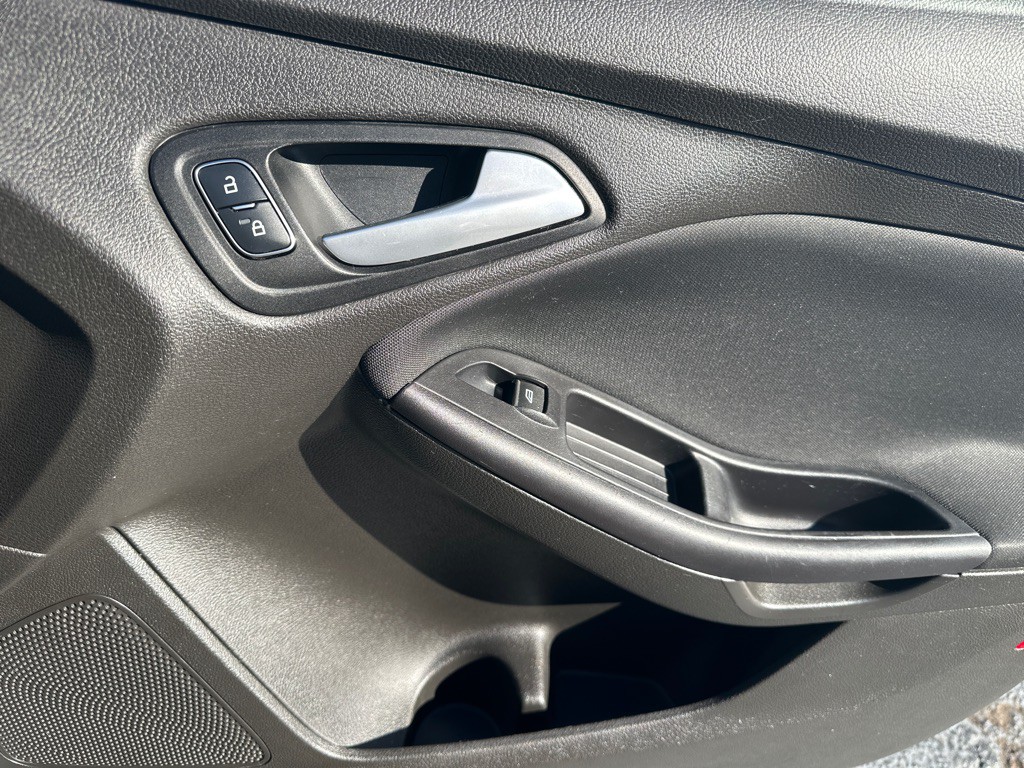 2016 Ford Focus Image 11